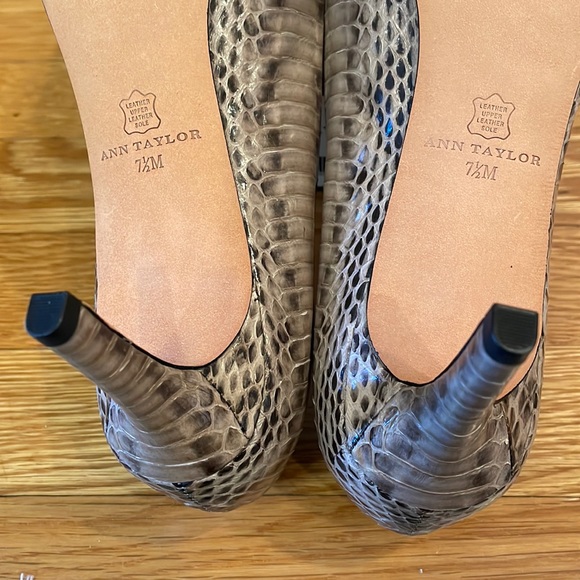 Ann Taylor Perfect Kitten Heels, Espresso Melange, 7.5 M - Picture 4 of 5